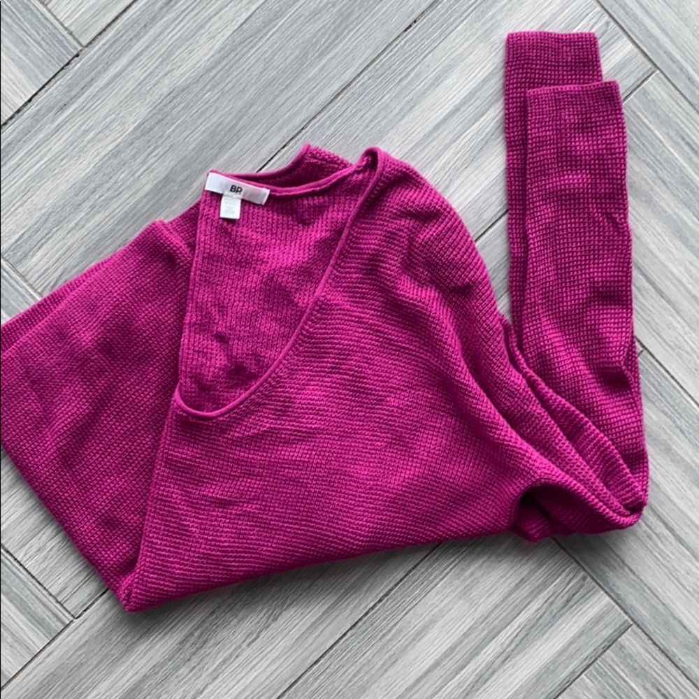 Beautiful light weight long sleeve sweater